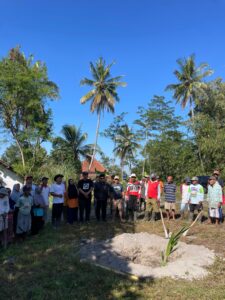 Warga Dusun Guling Tanam Kelapa Genjah & Alpukat Miki di Lahan Tak Produktif