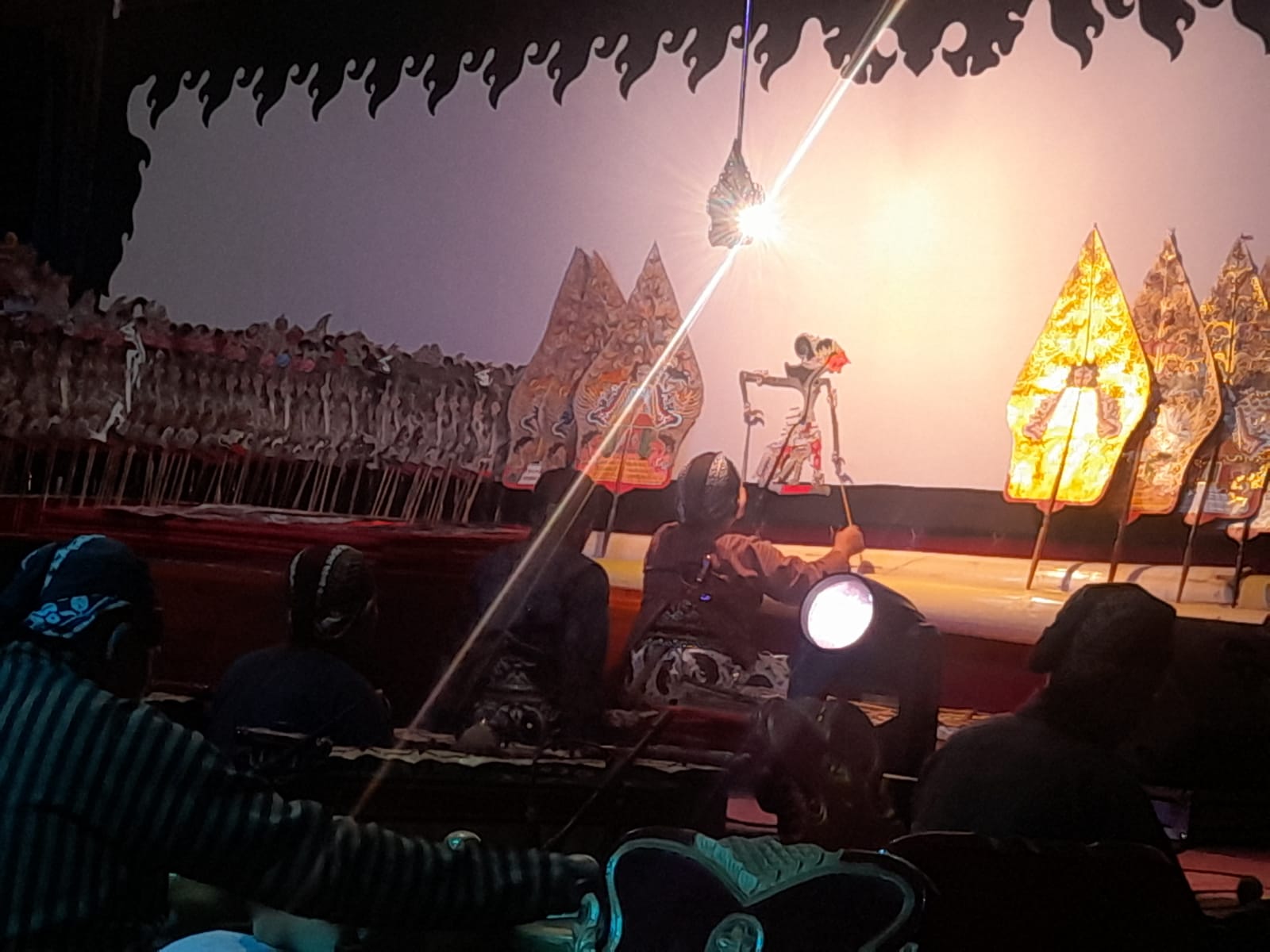Pentas Wayang Kulit di Padukuhan Mudal: Meriahkan Merti Dusun dan HUT RI ke 80