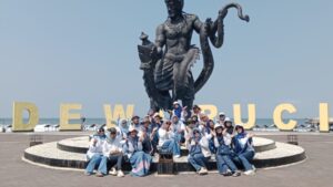 Dolan Bareng Ibu- Ibu PKK Kliwang di Pantai, Angkat Tema “Silir-Silir, Syukur, Sehat, Semangat”